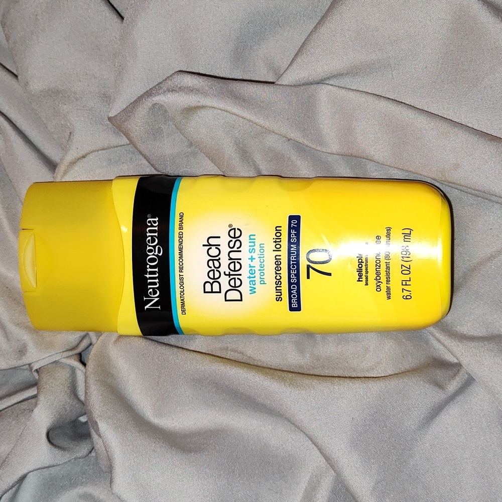 NEUTROGENA BEACH DEFENSE WATER AND SUN PROTECTION SUNSCREEN BROAD SPECTRUM SPF70